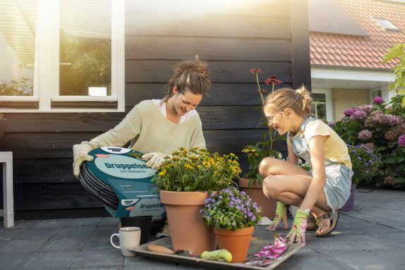 Druppelset voor bloempotten met planten